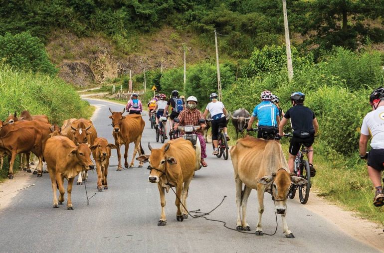 Cycling-in-Vietnam-Laos